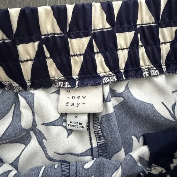 A New Day Satin Blue Beige Shorts Travel Tropical Resort Preppy Small Coastal - Picture 2 of 10